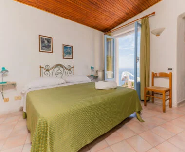 Camera tripla con balcone vista mare